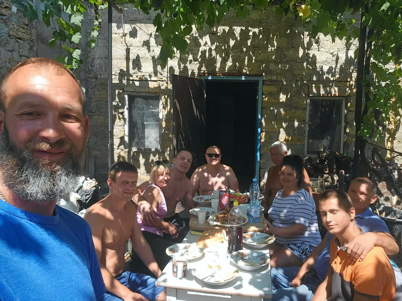 A group of people around an outdoor table